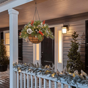 Vorbeleuchteter künstlicher Weihnachts-Hängekorb – Beflockt mit gemischten Dekorationen und weißen LED-Lichtern