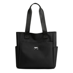 Nylon Chic: Elegante Schultertasche